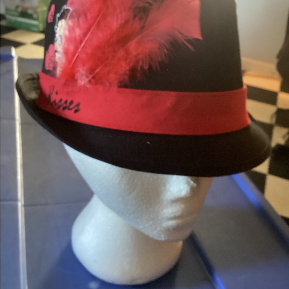 Hat , black Betty boob , feathers. .